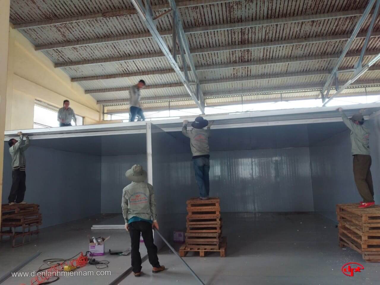 Một bộ kho lạnh mini gồm những gì?